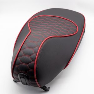 Originele Buddyseat - Zwart / Rood Audi RS Patroon Stiksel - Past op Sprint / Primavera - 1B004482000C2