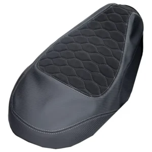 Buddyseat Cover - Piaggio Zip - Alcantara / Carbon - Audi Patroon - Diverse Kleurstellingen