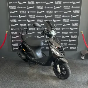 Piaggio Zip 50 - 2020 - Euro4 - Glans Zwart